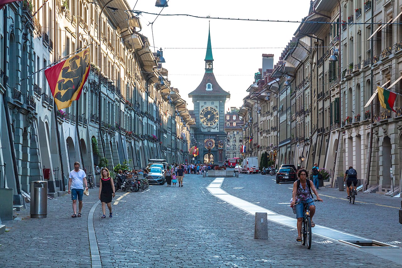 Kramgasse mit Zytglogge in der Berner Altstadt